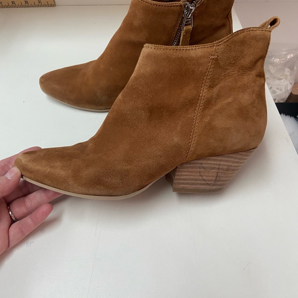🔴5/$15 DV by Dolce Vita Tan Suede Ankle Booties - Picture 5 of 12